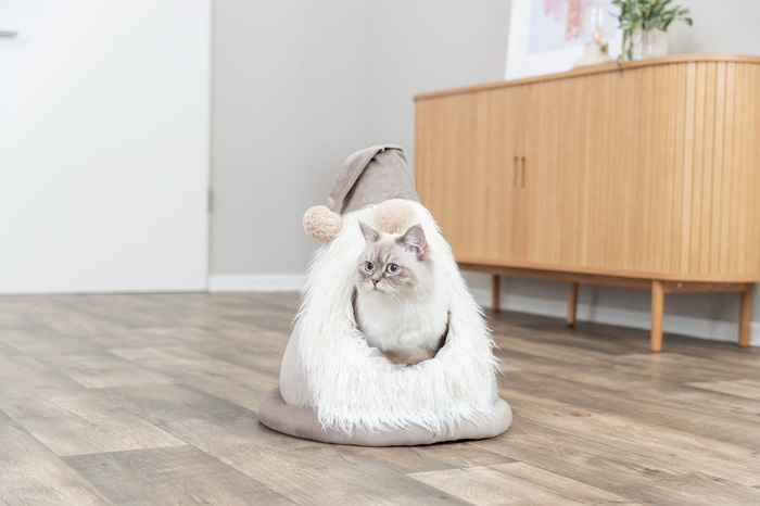 Trixie Xmas Gnom legowisko zamknięte beżowe 45x47cm